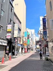 上野仲町通りで次から次へと。上野・湯島の風俗営業許可申請はダントツの行政書士渡辺人支事務所へ！