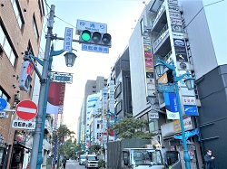 新宿二丁目『仲通り』世界のゲイタウン。新宿二丁目も歌舞伎町も新宿の風俗営業許可申請はダントツの行政書士渡辺人支事務所へ！