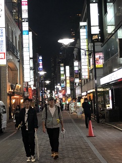 夜の赤坂、一ツ木通り　風俗営業の年内許可取得を目指して