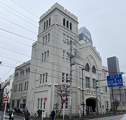 本富士警察署のお向かいは教会、湯島、上野の風俗営業許可申請はダントツの行政書士渡辺人支事務所へ